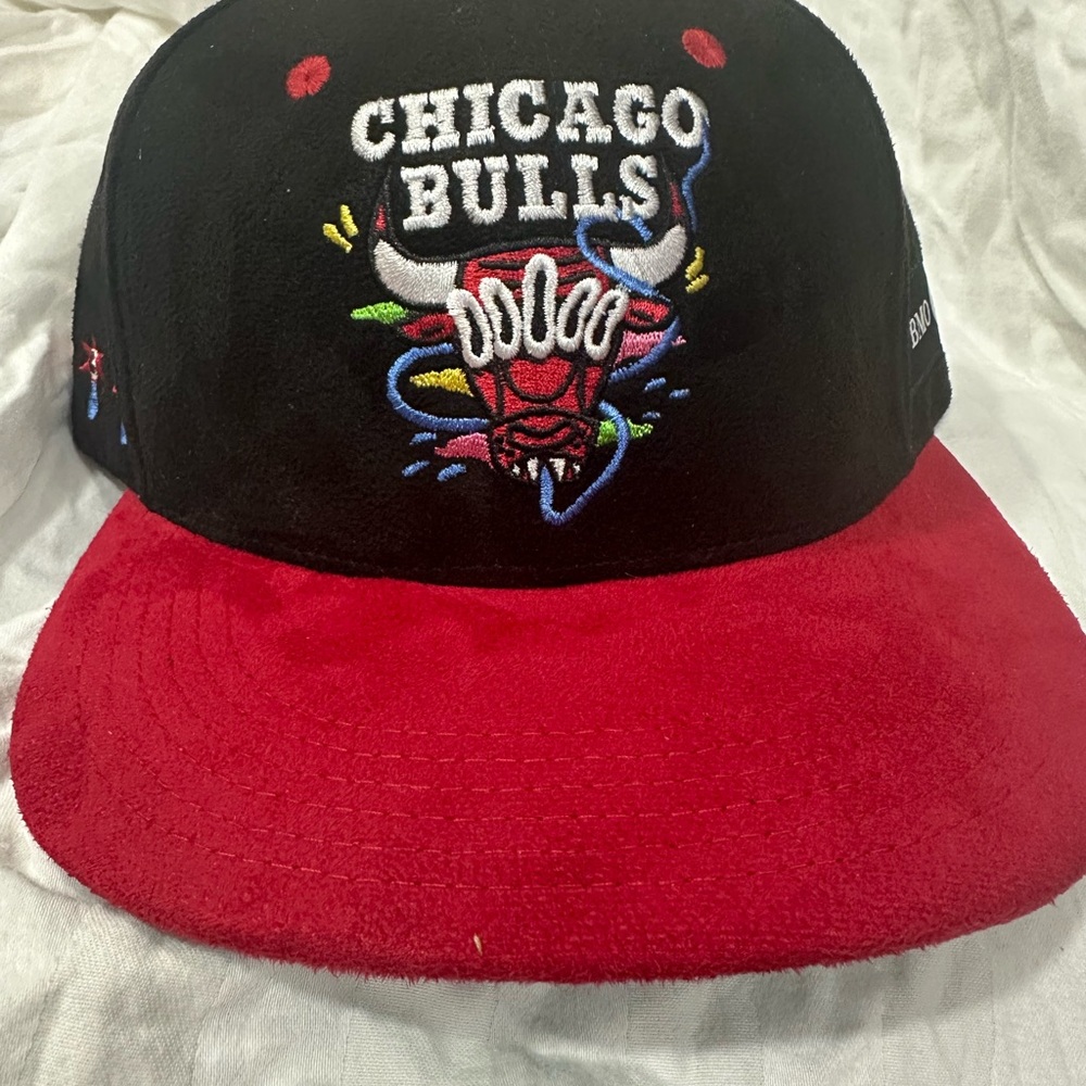 Chicago Bulls Artist Hat Series Snapback Cap Black Red Julia Franco Mens